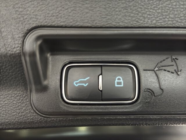 2025 Ford Explorer in Burlington, WI 53105 - 18105380 23