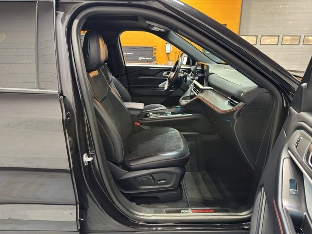 2025 Ford Explorer in Burlington, WI 53105 - 18105380 19