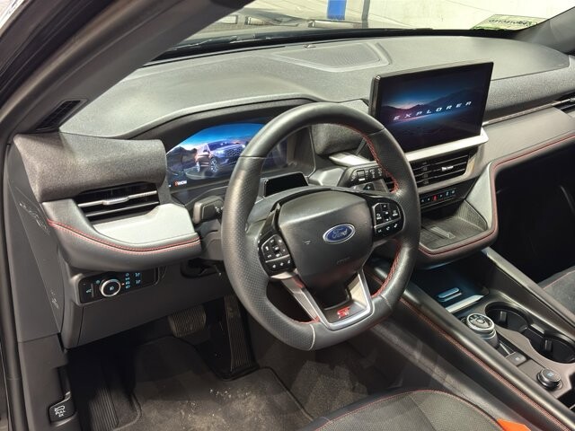 2025 Ford Explorer in Burlington, WI 53105 - 18105380 18