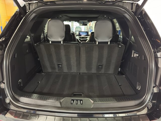 2025 Ford Explorer in Burlington, WI 53105 - 18105380 21