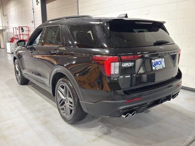 2025 Ford Explorer in Burlington, WI 53105 - 18105380 3