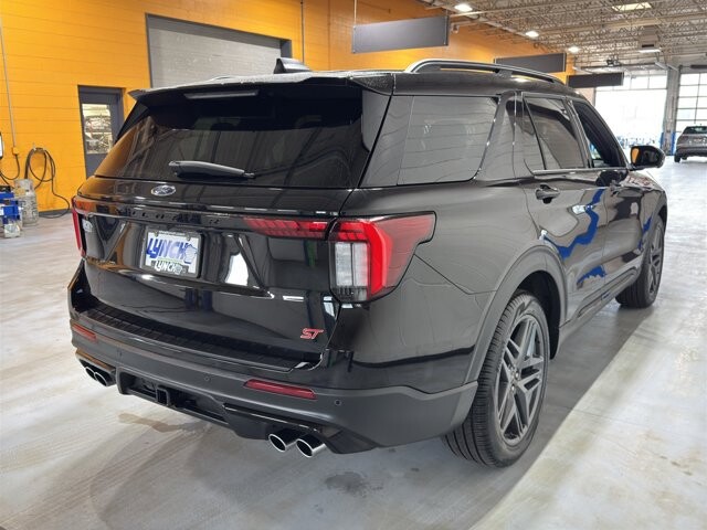 2025 Ford Explorer in Burlington, WI 53105 - 18105380 5