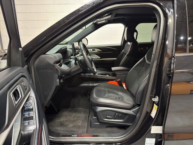 2025 Ford Explorer in Burlington, WI 53105 - 18105380 15