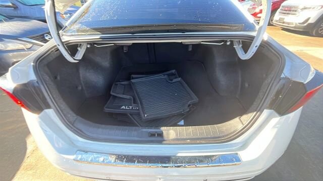 2020 Nissan Altima in Greenville, SC 29607 - 18105382 19