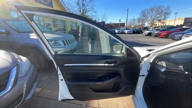 2020 Nissan Altima in Greenville, SC 29607 - 18105382 25