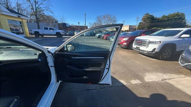 2020 Nissan Altima in Greenville, SC 29607 - 18105382 9