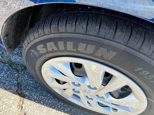 2018 Hyundai Elantra in Greenville, SC 29607 - 18105388 9