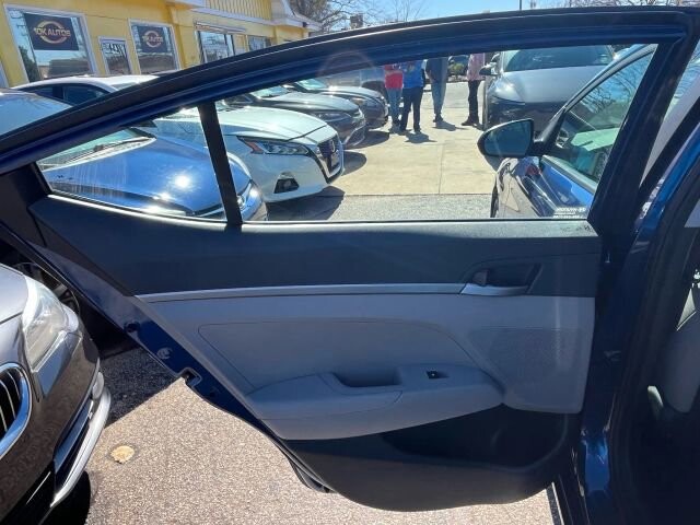 2018 Hyundai Elantra in Greenville, SC 29607 - 18105388 23