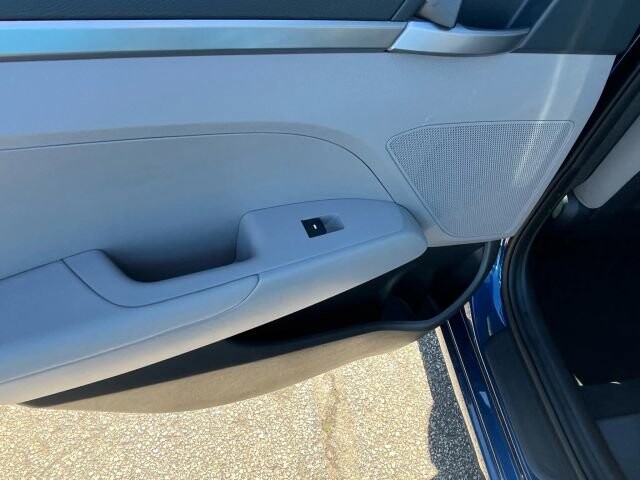 2018 Hyundai Elantra in Greenville, SC 29607 - 18105388 24