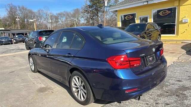 2016 BMW 320i xDrive in Greenville, SC 29607 - 18105389 5
