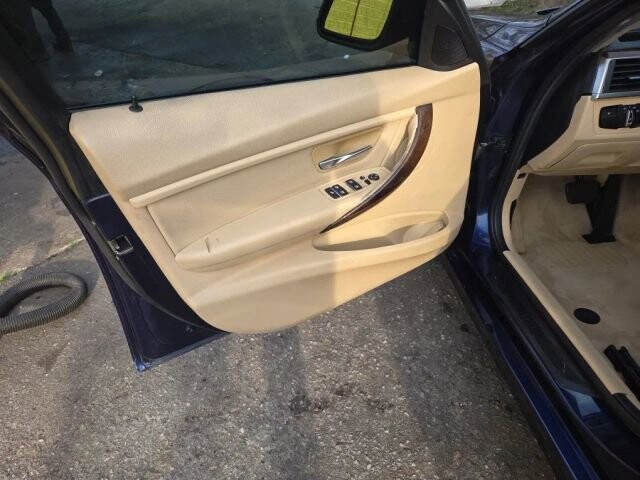 2016 BMW 320i xDrive in Greenville, SC 29607 - 18105389 35