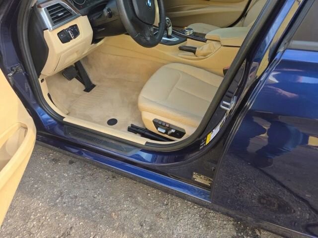 2016 BMW 320i xDrive in Greenville, SC 29607 - 18105389 36