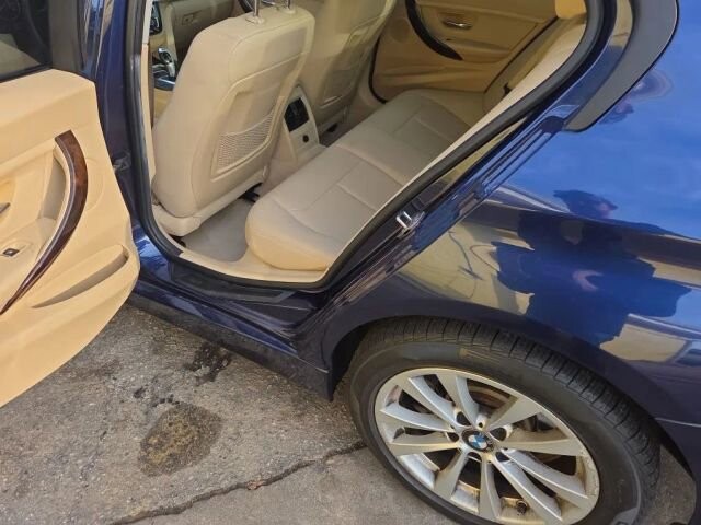 2016 BMW 320i xDrive in Greenville, SC 29607 - 18105389 32