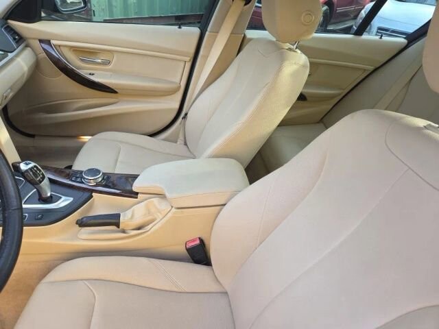 2016 BMW 320i xDrive in Greenville, SC 29607 - 18105389 37