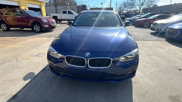 2016 BMW 320i xDrive in Greenville, SC 29607 - 18105389 8