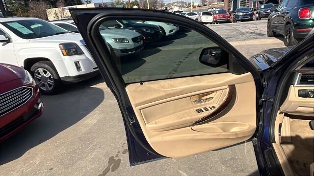 2016 BMW 320i xDrive in Greenville, SC 29607 - 18105389 58