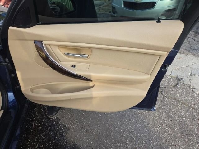 2016 BMW 320i xDrive in Greenville, SC 29607 - 18105389 20