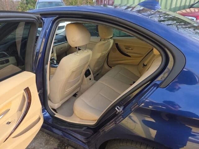 2016 BMW 320i xDrive in Greenville, SC 29607 - 18105389 33