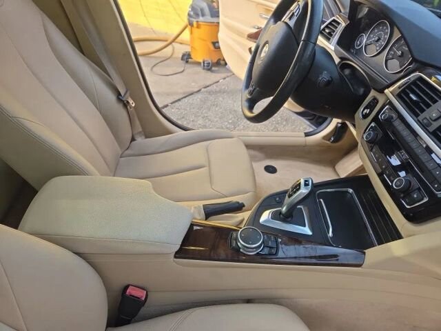 2016 BMW 320i xDrive in Greenville, SC 29607 - 18105389 23