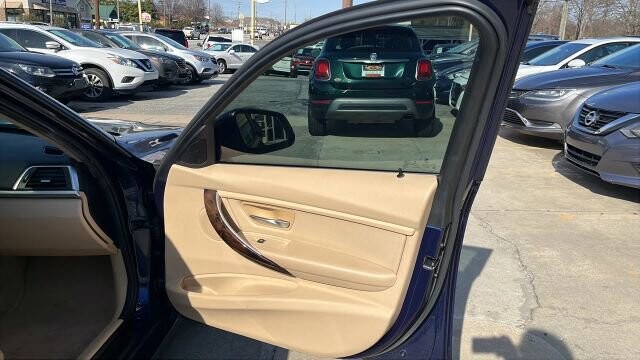 2016 BMW 320i xDrive in Greenville, SC 29607 - 18105389 48