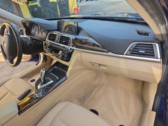 2016 BMW 320i xDrive in Greenville, SC 29607 - 18105389 24