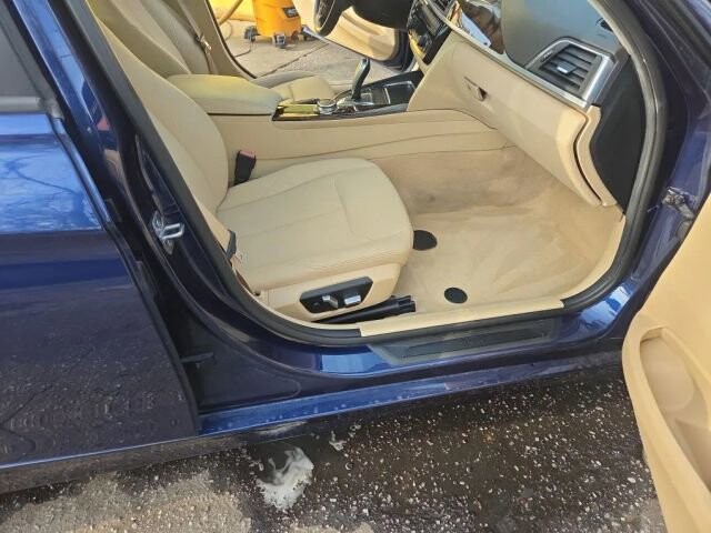 2016 BMW 320i xDrive in Greenville, SC 29607 - 18105389 21