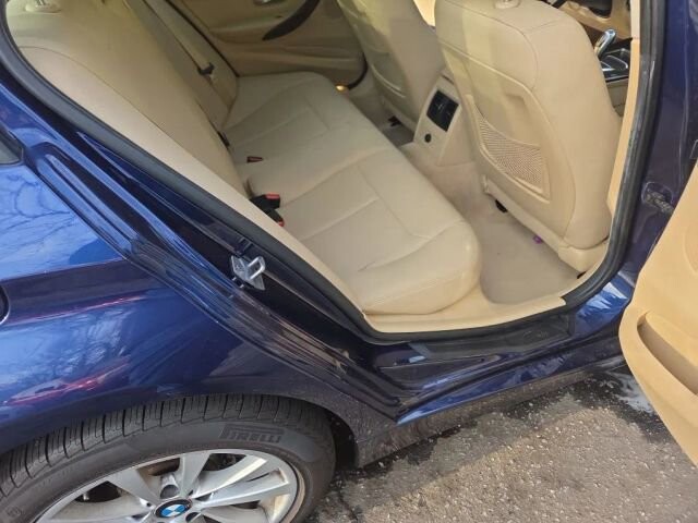 2016 BMW 320i xDrive in Greenville, SC 29607 - 18105389 27