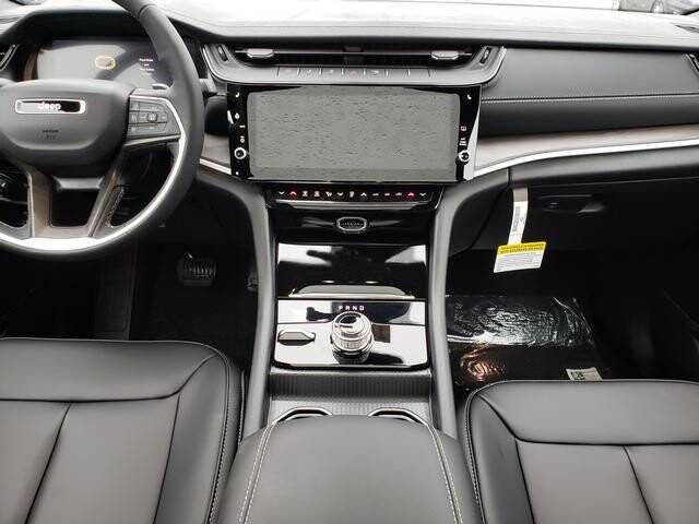 2026 Jeep Grand Cherokee in Bedford, OH 44146 - 18105399 9