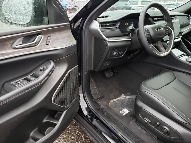2026 Jeep Grand Cherokee in Bedford, OH 44146 - 18105399 6