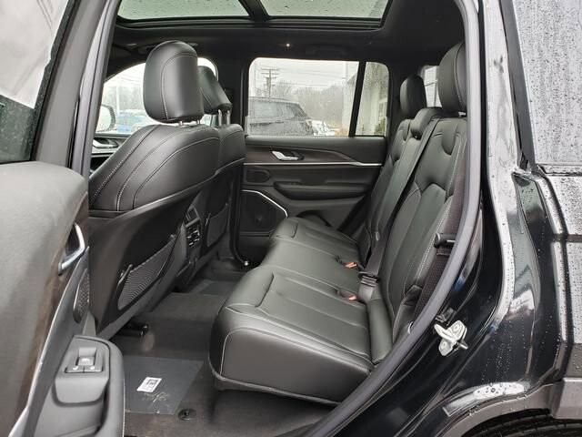 2026 Jeep Grand Cherokee in Bedford, OH 44146 - 18105399 8