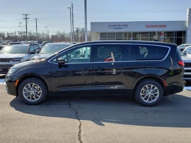 2026 Chrysler Pacifica in Bedford, OH 44146 - 18105400 2