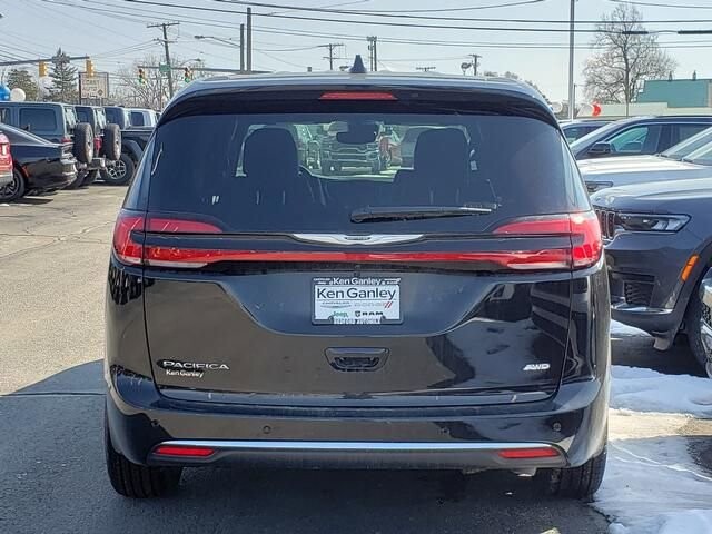 2026 Chrysler Pacifica in Bedford, OH 44146 - 18105400 4