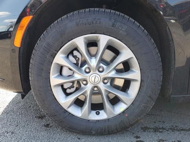 2026 Chrysler Pacifica in Bedford, OH 44146 - 18105400 12