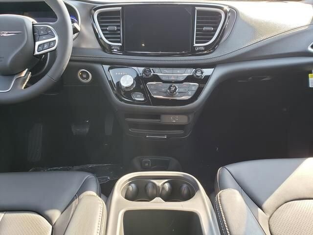 2026 Chrysler Pacifica in Bedford, OH 44146 - 18105400 8
