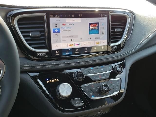 2026 Chrysler Pacifica in Bedford, OH 44146 - 18105400 11