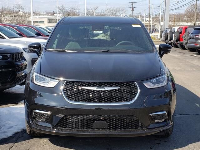 2026 Chrysler Pacifica in Bedford, OH 44146 - 18105400 5