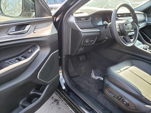 2026 Jeep Grand Cherokee in Bedford, OH 44146 - 18105403 6