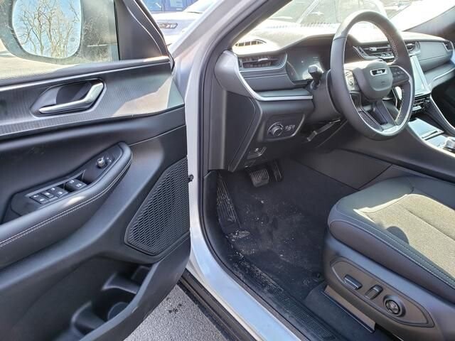 2026 Jeep Grand Cherokee in Bedford, OH 44146 - 18105404 6