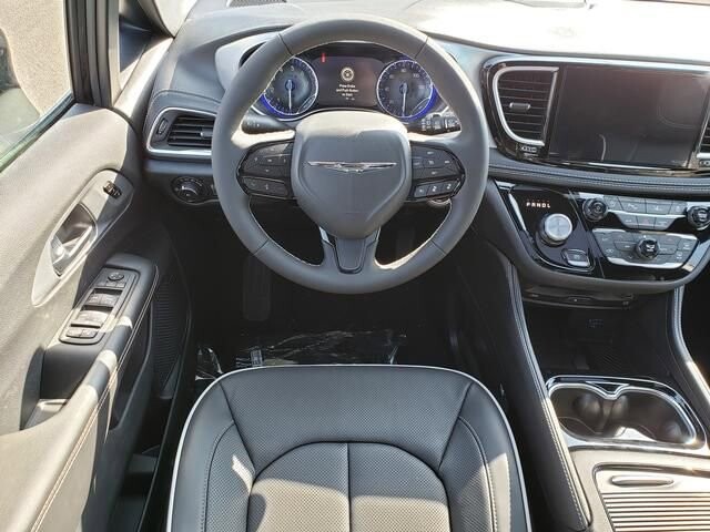 2026 Chrysler Pacifica in Bedford, OH 44146 - 18105405 10