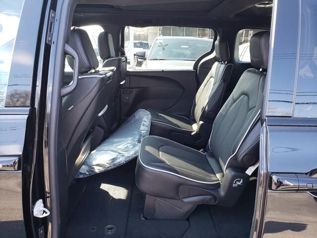 2026 Chrysler Pacifica in Bedford, OH 44146 - 18105405 8