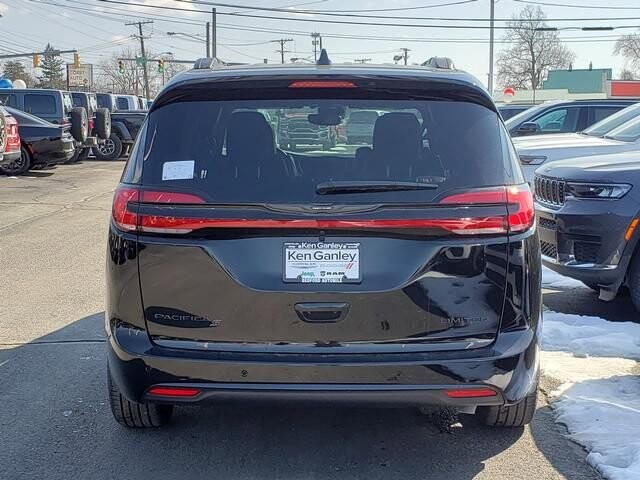 2026 Chrysler Pacifica in Bedford, OH 44146 - 18105405 4