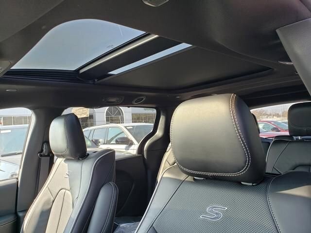 2026 Chrysler Pacifica in Bedford, OH 44146 - 18105405 7