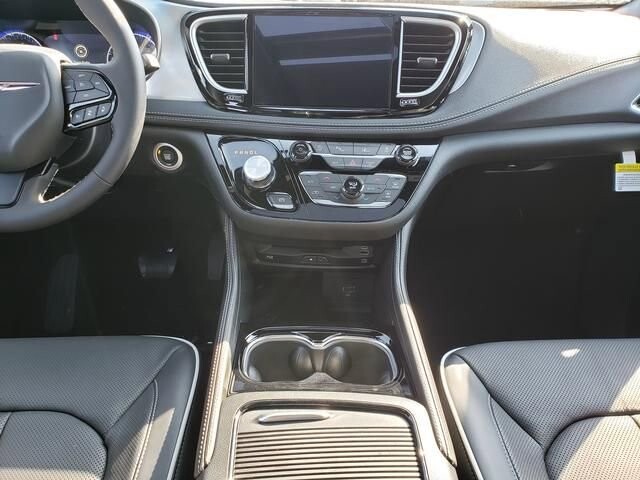 2026 Chrysler Pacifica in Bedford, OH 44146 - 18105405 9