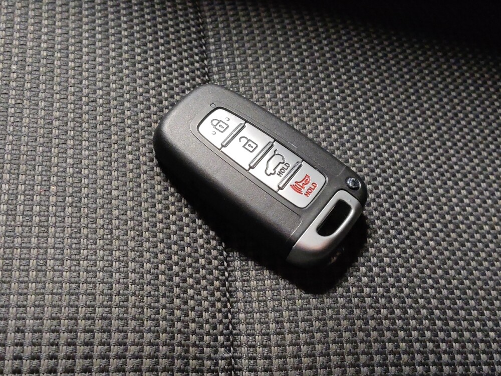 2013 Hyundai Elantra in Glendale, AZ 85301 - 18105489 32