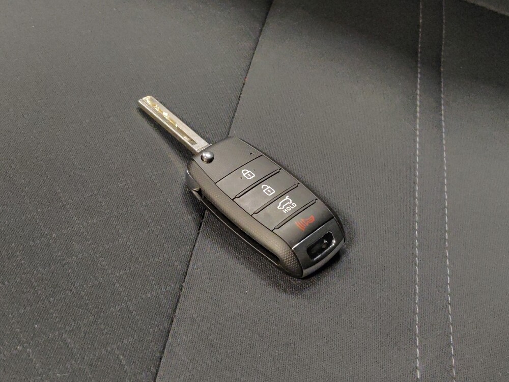 2019 Kia Sorento in Glendale, AZ 85301 - 18105493 32