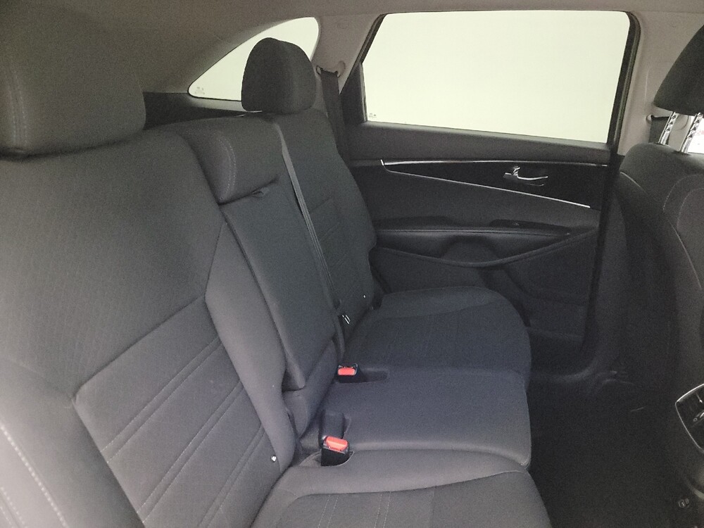 2019 Kia Sorento in Glendale, AZ 85301 - 18105493 19