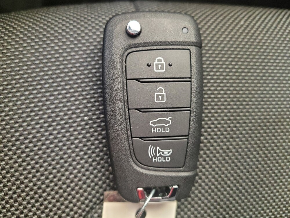 2025 Hyundai Elantra in Columbus, OH 43231 - 18105516 32