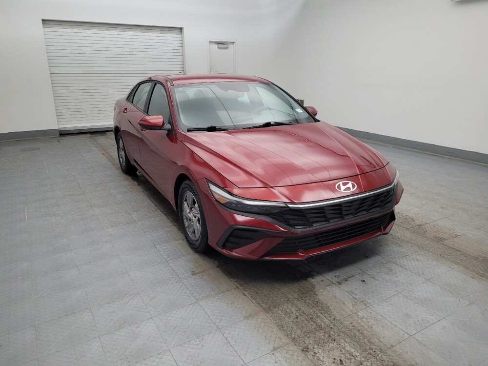 2025 Hyundai Elantra in Cincinnati, OH 45255 - 18105600 13