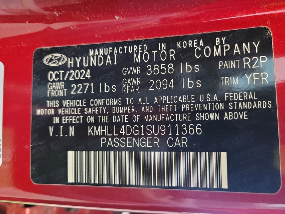 2025 Hyundai Elantra in Cincinnati, OH 45255 - 18105600 33