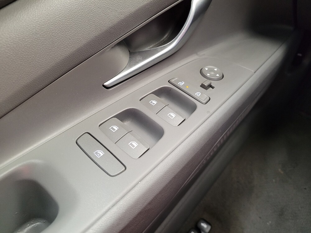 2025 Hyundai Elantra in Cincinnati, OH 45255 - 18105600 27